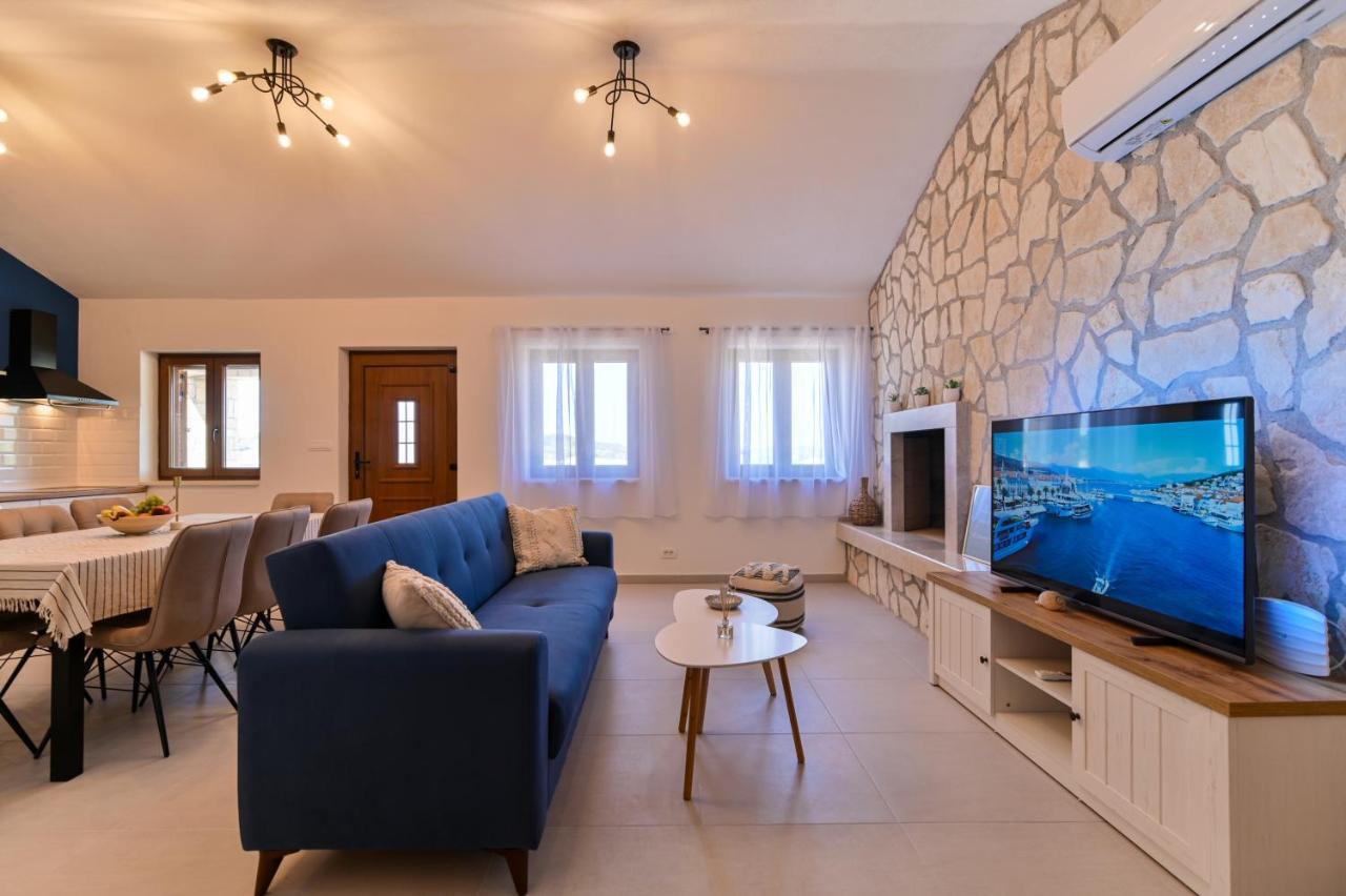 Villa Rudini With Heated Pool 奥库格哥恩基 外观 照片