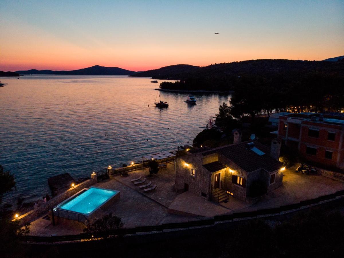 Villa Rudini With Heated Pool 奥库格哥恩基 外观 照片