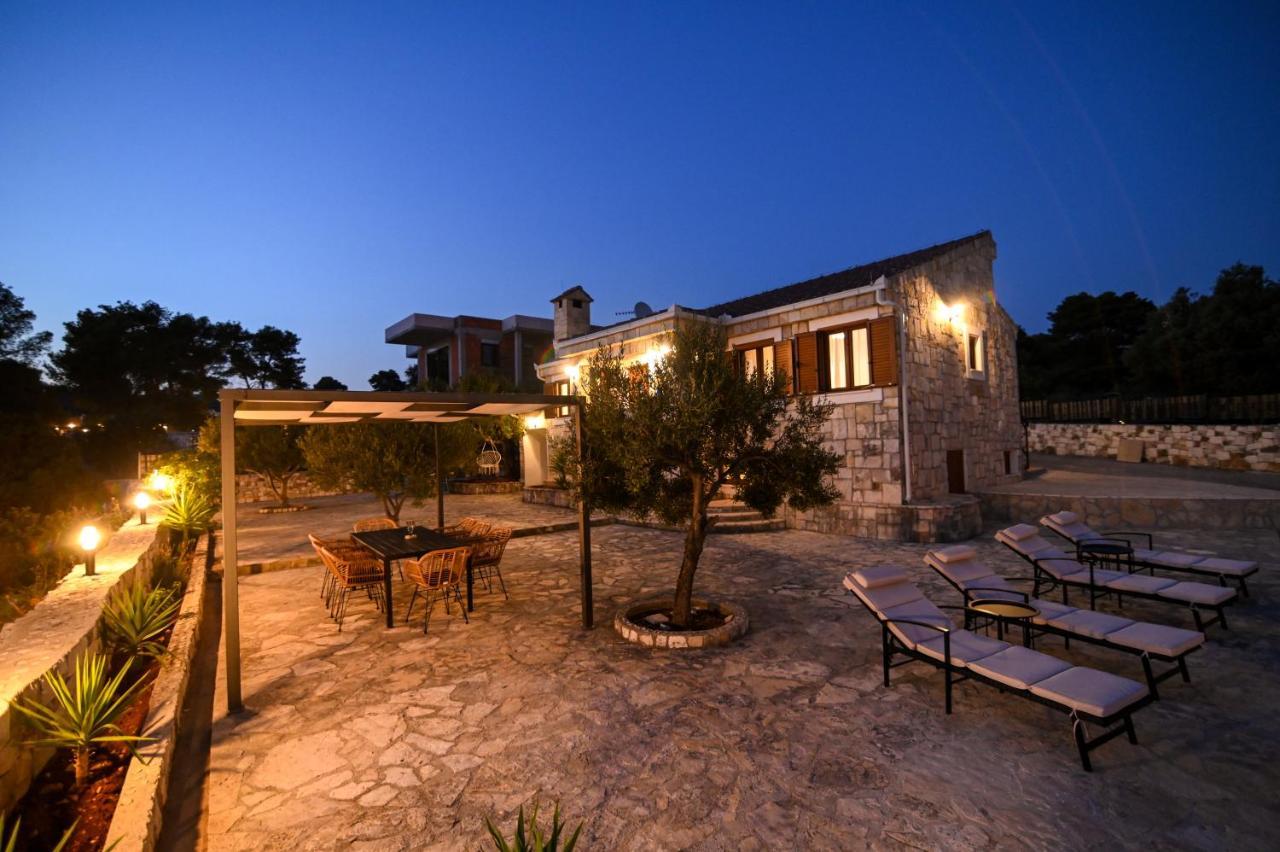 Villa Rudini With Heated Pool 奥库格哥恩基 外观 照片