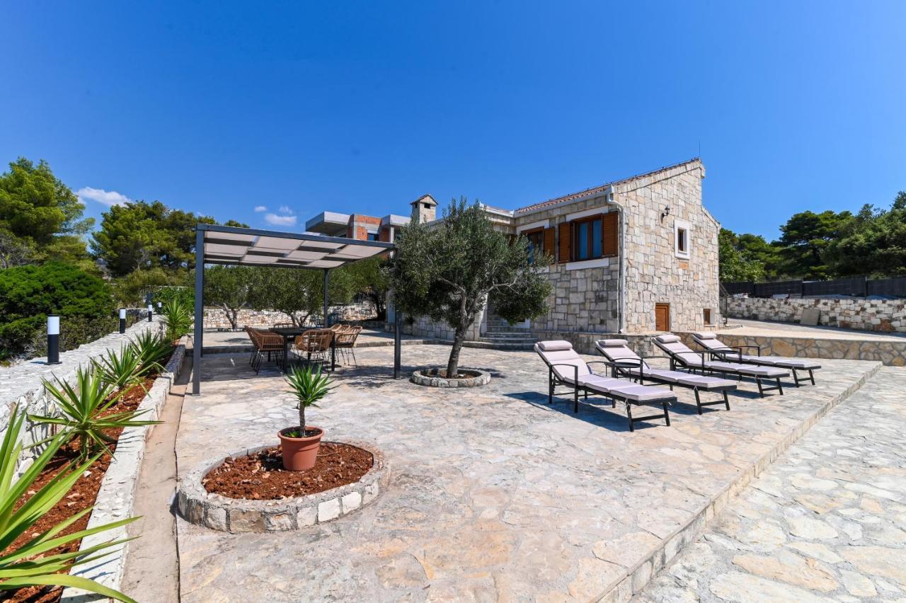 Villa Rudini With Heated Pool 奥库格哥恩基 外观 照片