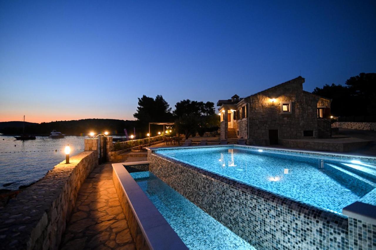 Villa Rudini With Heated Pool 奥库格哥恩基 外观 照片
